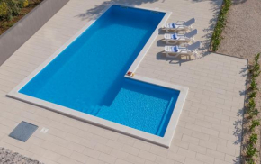 M & B, Bibinje